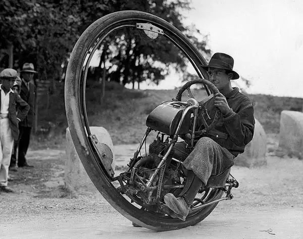 Motocicleta de uma roda. Alemanha - 1925