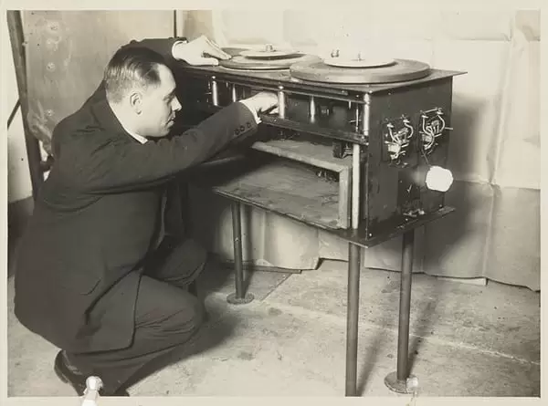 Toca-discos acoplado a um projetor - 1929