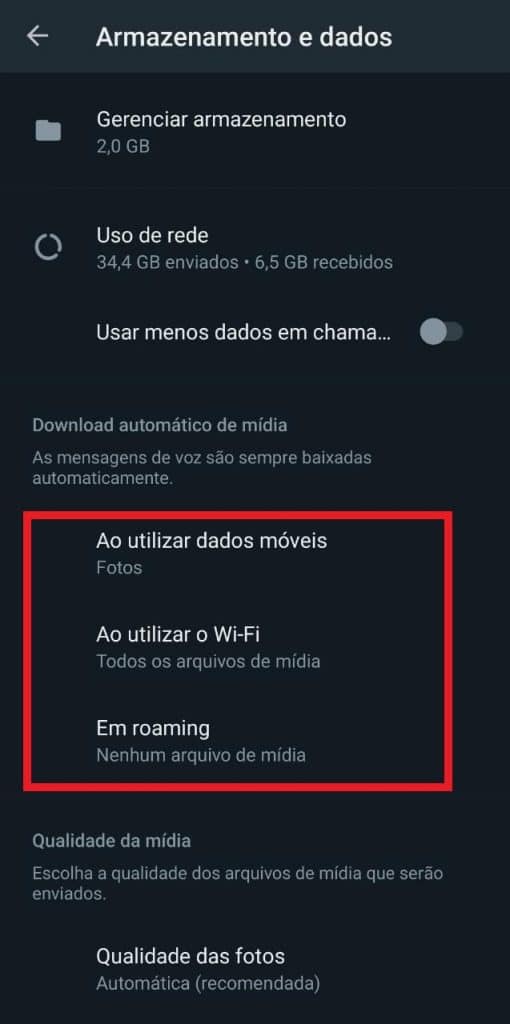 Aqui, o WhatsApp separa o download automático por tipo de conexão. Então, você vai ver as opções para dados móveis, Wi-Fi e roaming. Escolha a conexão que você quer alterar e clique nela